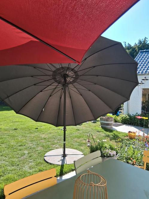 2 zweefparasols: 1x rood & 1x antraciet, Tuin en Terras, Parasols, Zweefparasol, Ophalen