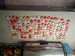 Set van 142 Coca-Cola-verzamelinsignes, Verzamelen, Speldjes, Pins en Buttons, Verzenden, Zo goed als nieuw