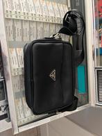 Prada tasje, Handtassen en Accessoires, Tassen | Schoudertassen, Ophalen
