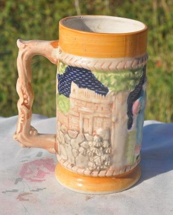 chope décorative en faïence décor châtelain  beschikbaar voor biedingen