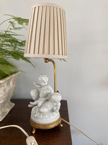 Biscuit lampje beschikbaar voor biedingen