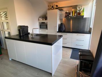 WAANZINNIG MOOIE HOOGGLANS EILAND KEUKEN  beschikbaar voor biedingen