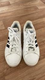 Witte adidas schoenen, Ophalen, Adidas, Wit, Zo goed als nieuw