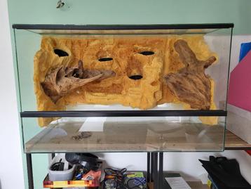 Terrarium (+ scape en materiaal)  beschikbaar voor biedingen