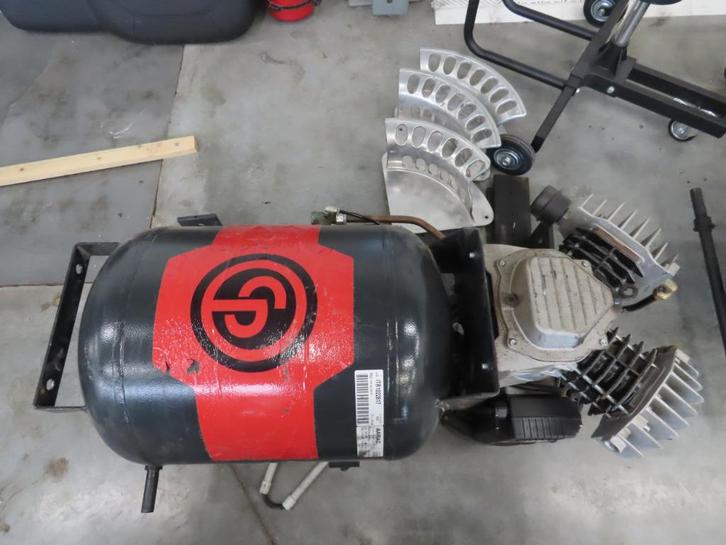 compressor, Doe-het-zelf en Bouw, Compressors, Zo goed als nieuw, 10 bar of meer, 25 tot 100 liter, Ophalen of Verzenden