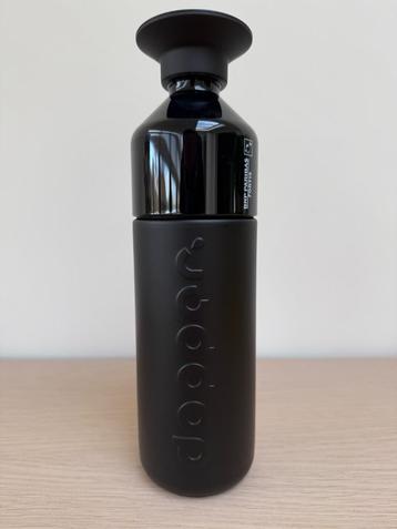 Dopper zwart (580 ml) beschikbaar voor biedingen