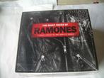 COFFRET 3 CD - LES RAMONES - NOUVEAU EN FOLLIE, Neuf, dans son emballage, Coffret, Enlèvement ou Envoi, 1980 à 2000