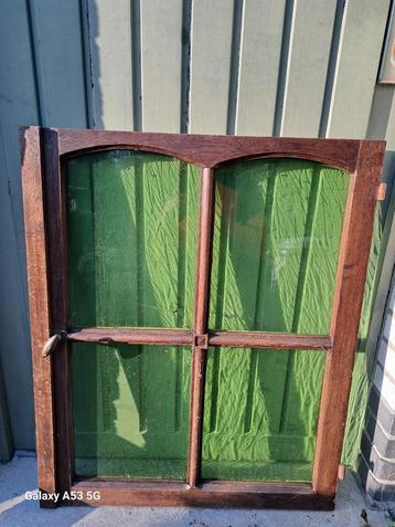 Kastdeurtjes met groen glas beschikbaar voor biedingen