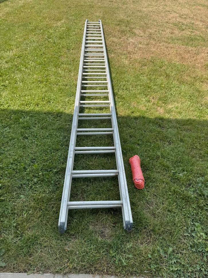 Échelle à tirer longue (échelle à corde) 2 x 22 barreaux, Bricolage & Construction, Échelles & Escaliers, Comme neuf, Échelle