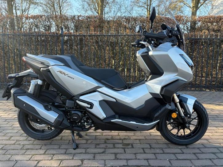 Honda X-ADV 350, Motoren, Motoren | Honda, Bedrijf, Scooter, 12 t/m 35 kW, 1 cilinder, Minimaal motorrijbewijs A2, ABS, LED Verlichting
