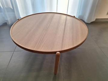 Houten koffietafel  beschikbaar voor biedingen
