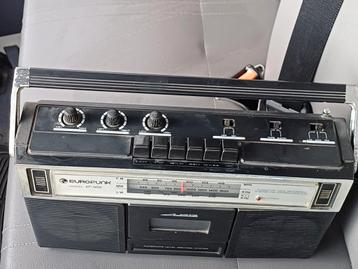 Oude cassettes radio werkt goed  beschikbaar voor biedingen