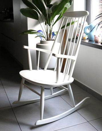 Vintage seventies schommelstoel beschikbaar voor biedingen