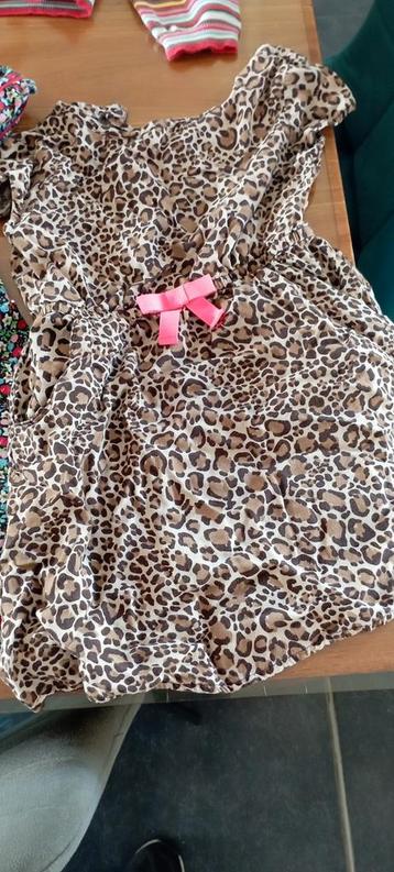Meisjeskleding 110 jumpsuit, 2 t shirts, vestje en 2kleedjes beschikbaar voor biedingen