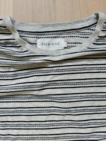 Pier One 2 T-shirts Large beschikbaar voor biedingen