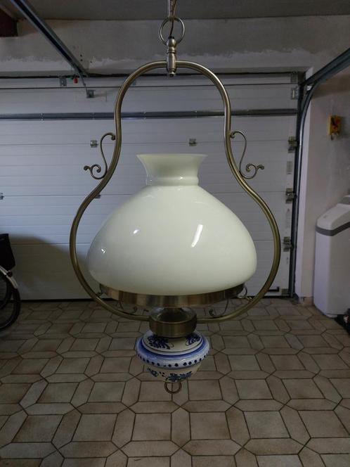 Plafondlamp met kap in witglas en beschilderd onderstel, Maison & Meubles, Lampes | Suspensions, Utilisé, Verre, Métal, Enlèvement