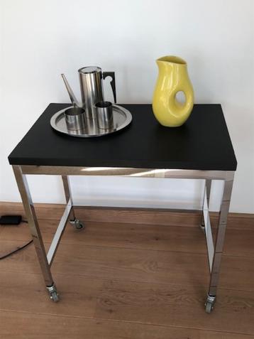 Modernistisch bijzettafel  beschikbaar voor biedingen