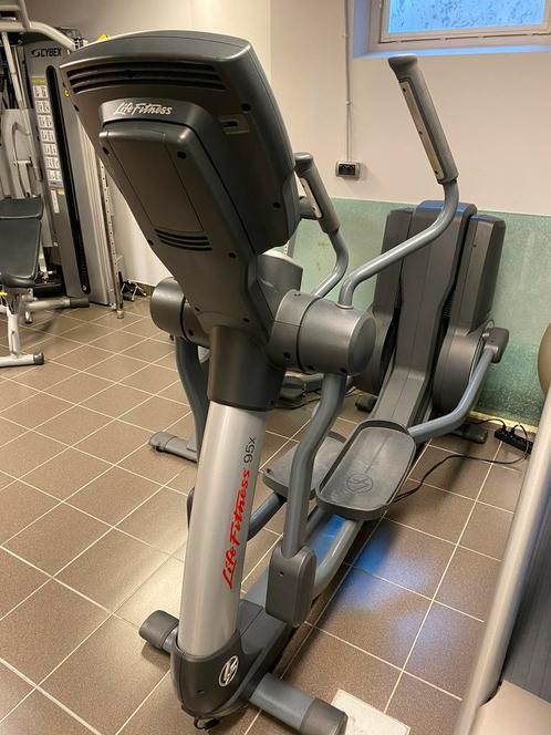 Life Fitness full body professional cross trainer met touch, Sports & Fitness, Appareils de fitness, Comme neuf, Dos, Enlèvement