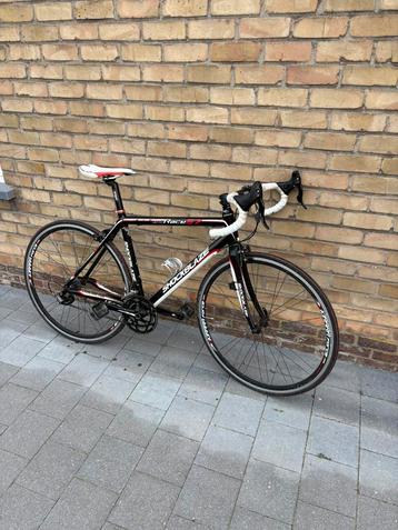 Shockblaze koersfiets beschikbaar voor biedingen