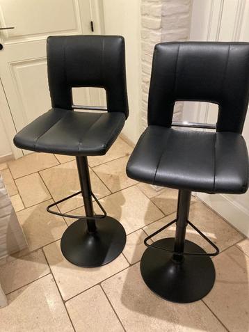 2 barkrukken beschikbaar voor biedingen