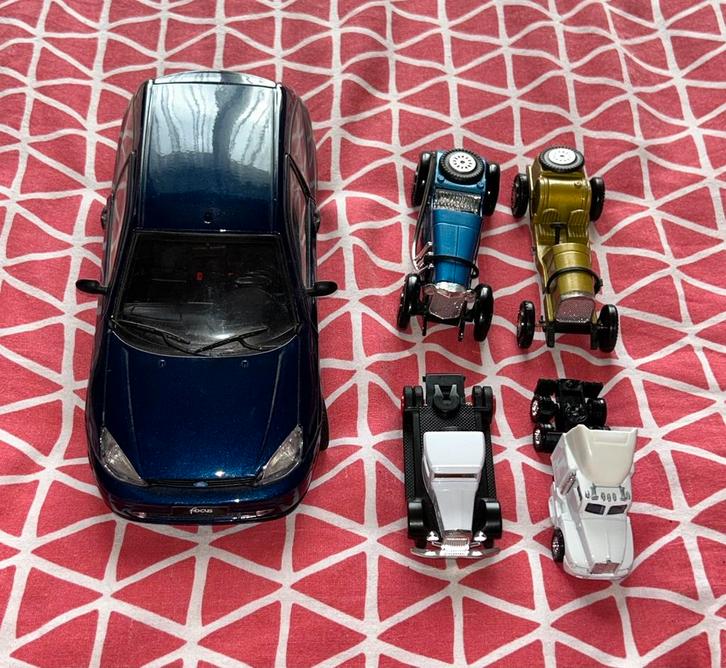 À vendre – Lot de voitures miniatures + Ford Focus ZX3, Verzamelen, Transformers, Zo goed als nieuw, Ophalen