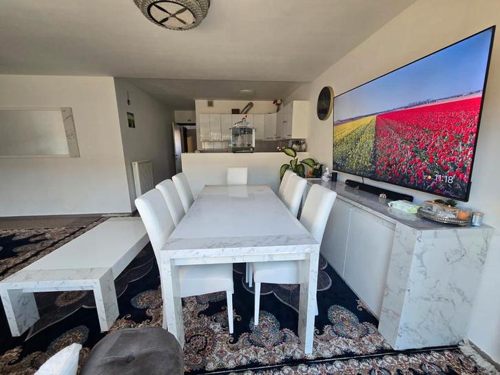 Ensemble complet et élégant : table à manger avec chaises, t, Maison & Meubles, Tables | Tables à manger, Enlèvement ou Envoi