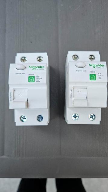 Schneider differentieel 2p 40A 300mA type a - R9R04240, Enlèvement ou Envoi, Neuf, Interrupteur