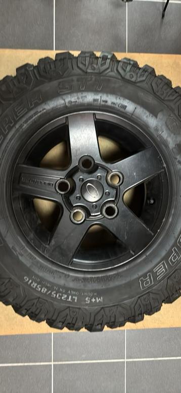 Band + velg voor LandRover Defender beschikbaar voor biedingen