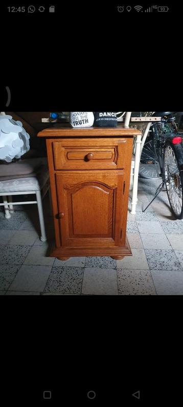 2 eiken kastjes  beschikbaar voor biedingen