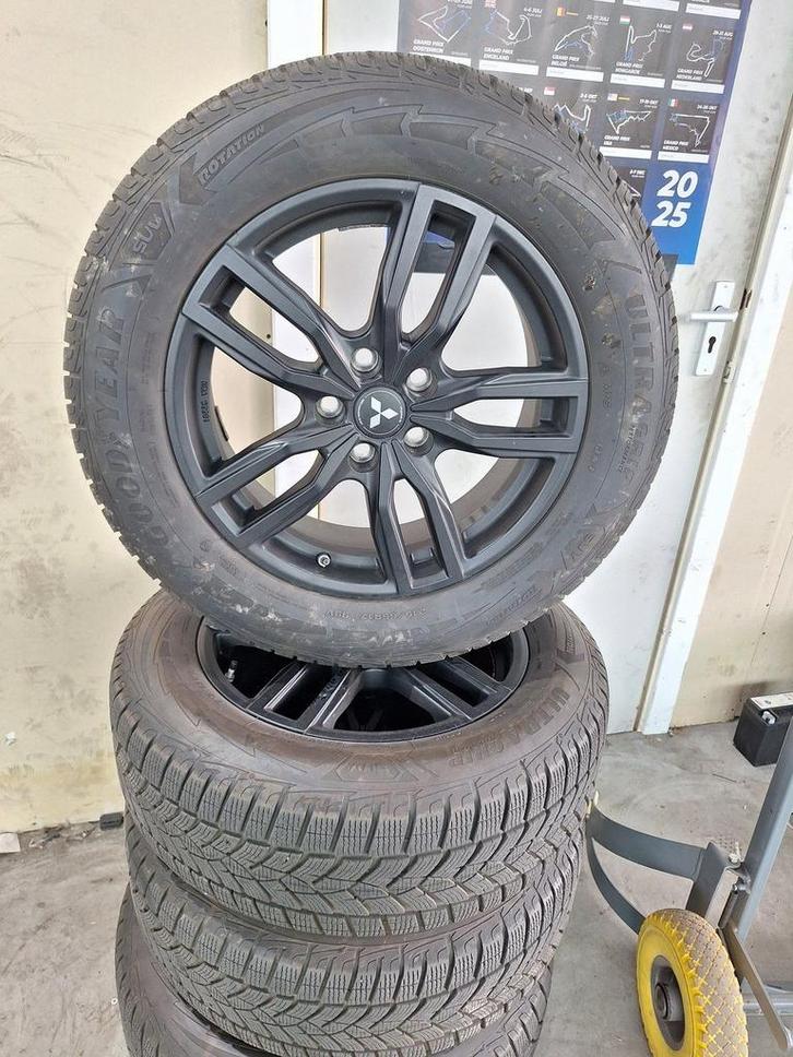 Mitsubishi Outlander Winterset 17 Inch, Auto-onderdelen, Banden en Velgen, Banden en Velgen, Winterbanden, 17 inch, 215 mm, Personenwagen