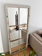 Vintage spiegel met verweerd houten kader – raamstijl 6-vak, Ophalen, Zo goed als nieuw, 75 tot 100 cm, 150 tot 200 cm