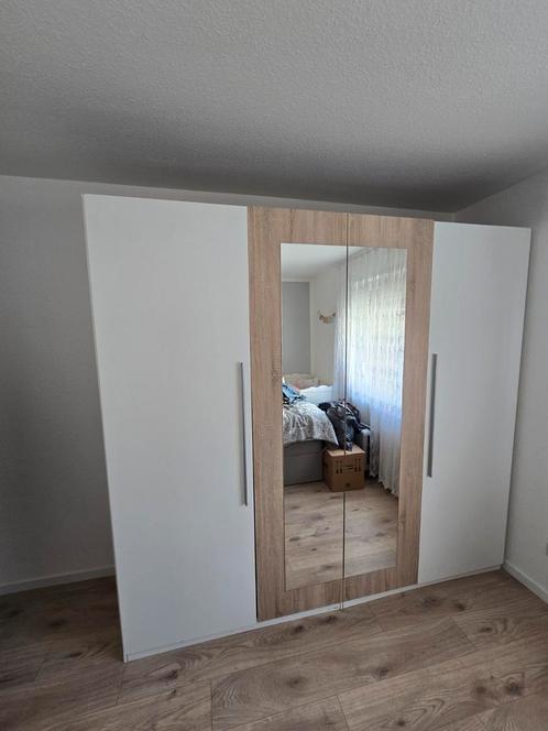 4-deurs kledingkast. 225 cm..., Huis en Inrichting, Kasten | Schoenenkasten, Gebruikt, Ophalen of Verzenden