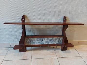 Antieke  keukenkapstok beschikbaar voor biedingen