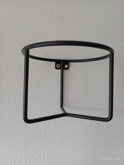 Metalen wandhouder voor potten (3 beschikbaar), Tuin en Terras, Bloembakken en Plantenbakken, Zo goed als nieuw, Metaal, Binnen