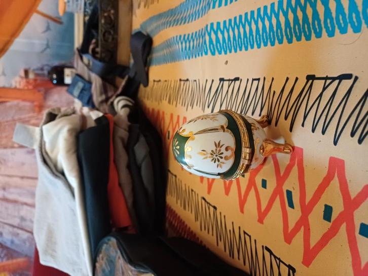 Oeuf decoratif état impeccable. Très joli, Antiquités & Art, Antiquités | Assiettes décoratives & Carrelages, Enlèvement ou Envoi