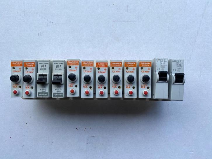 Zekeringen - 3 euro /stuk, Doe-het-zelf en Bouw, Elektriciteit en Kabels, Gebruikt, Overige typen, Ophalen of Verzenden