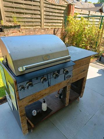 Boretti gas BBQ met werk aan beschikbaar voor biedingen