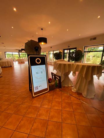 Verhuur van photobooth in combinatie met lichtletters beschikbaar voor biedingen