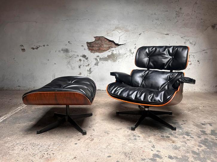 Eames lounge chair met ottoman, Huis en Inrichting, Zetels | Zetels, Zo goed als nieuw, Rechte bank, Eenpersoons, Minder dan 150 cm