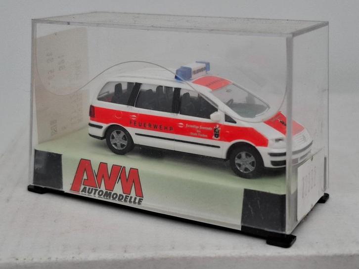 VW Sharan brandweer Stadt Norden - AWM 1/87, Hobby en Vrije tijd, Modelauto's | 1:87, Zo goed als nieuw, Auto, AWM, Verzenden