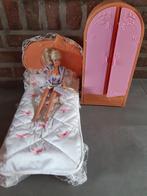 Bed + kleerkast 1987 en pop barbie 1966, Gebruikt, Ophalen of Verzenden, Barbie