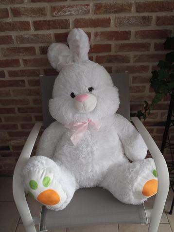 grote witte knuffel voor konijnen beschikbaar voor biedingen