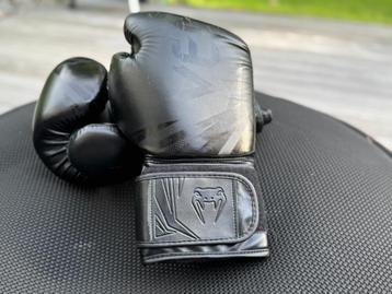 Venum Challenger 3.0 bokshandschoenen - 14 oz (+ bandages ) beschikbaar voor biedingen