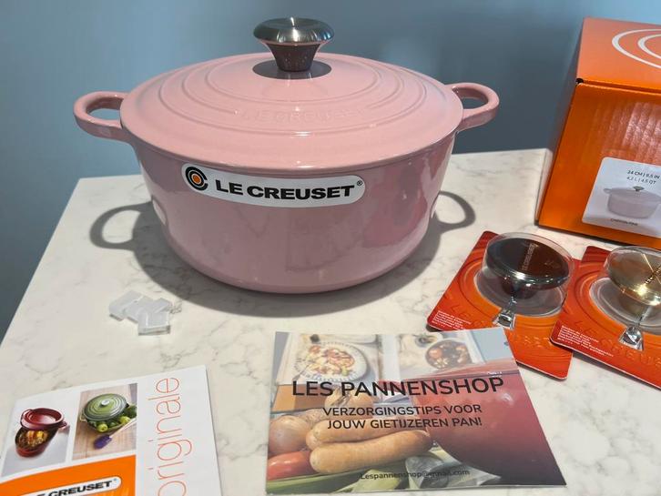Nieuwe Le Creuset Chiffon Pink braadpan 24 cm, Huis en Inrichting, Keuken | Potten en Pannen, Nieuw, Koekenpan of Braadpan, Gietijzer