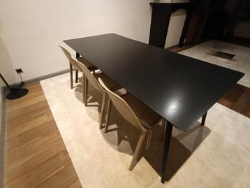 Tafel in eik  beschikbaar voor biedingen
