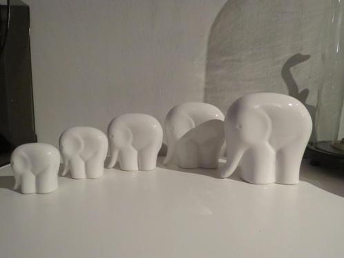 Vintage set 5 olifanten wit keramiek jaren 80, Antiek en Kunst, Curiosa en Brocante, Ophalen of Verzenden