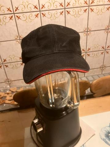 Pet zwart beschikbaar voor biedingen