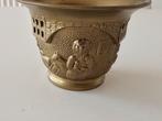Oude messing vijzel met religieus decor en stamper, Ophalen of Verzenden