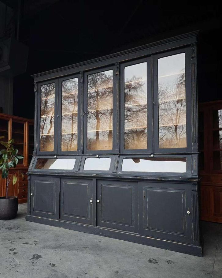 Prachtige antieke winkelvitrine | Zwarte Grutterskast #2642, Antiquités & Art, Antiquités | Meubles | Armoires, Enlèvement ou Envoi