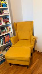 IKEA STRANDMON oorfauteuil en voetbank geel, Huis en Inrichting, Ophalen, Zo goed als nieuw